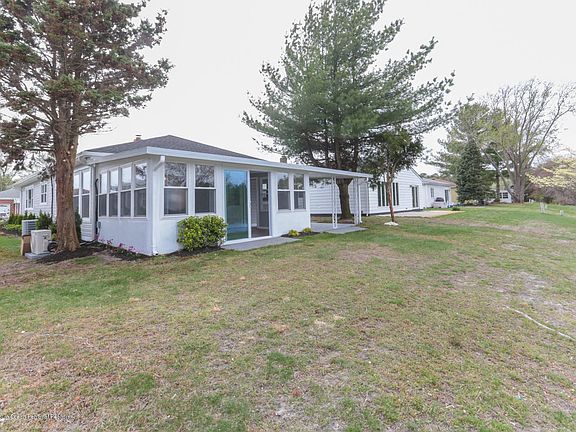 4th image of 138 Bonaire Dr