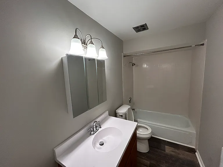 313 & 329 N Maple St — Photo 17