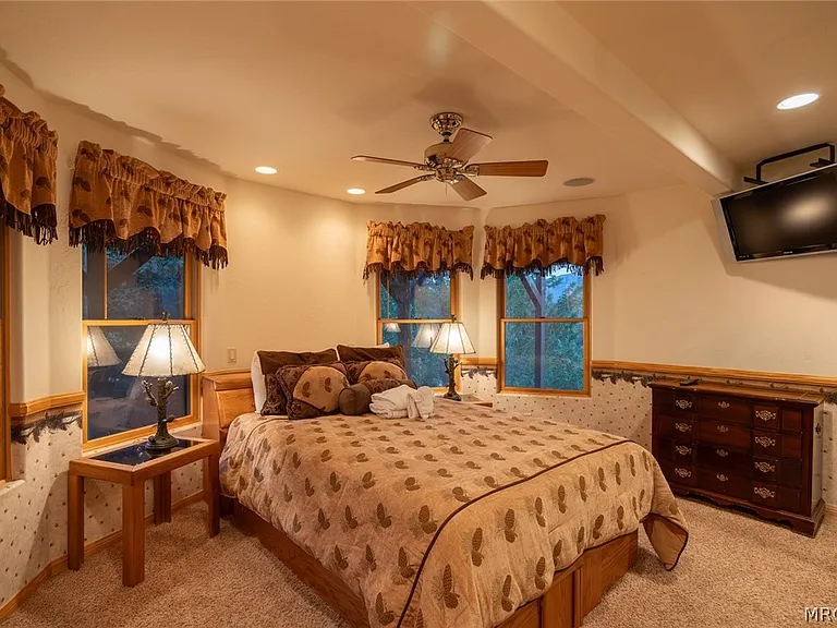 1165 Green Mountain Dr — Photo 29