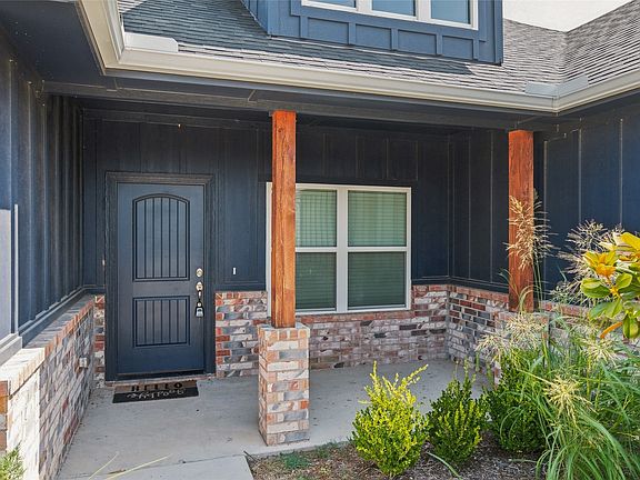 4th image of 2805 Tulip Dr
