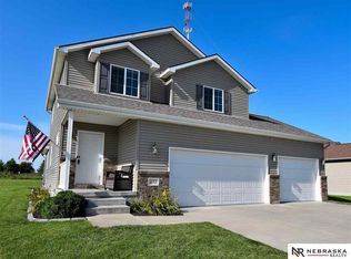 183 Northwood Ln, Palmyra, NE 68418
