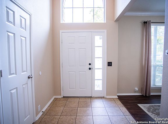 3rd image of 4505 Meadow Creek Dr