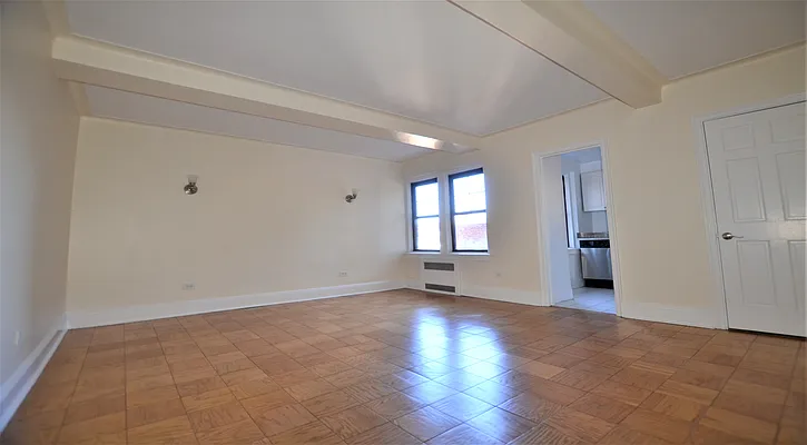 Rented by Manhattan Realty Group | media 9