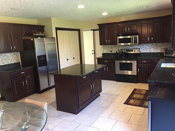 4th image of 18600 Comstock Cir