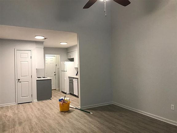 4th image of 50 Teakwood Ln