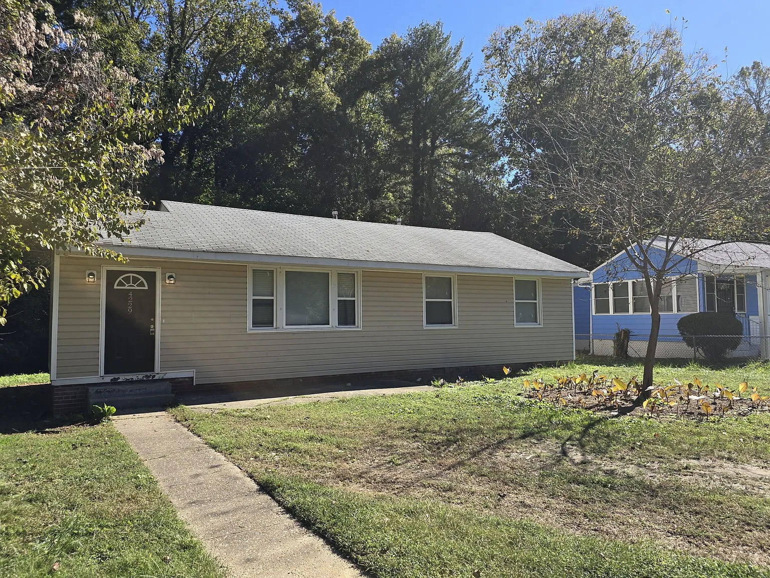 3 bed, 1076 sqft, $1,595 — Photo 3