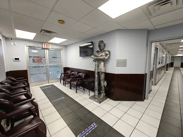 8686 Bay Parkway image 3 of 12