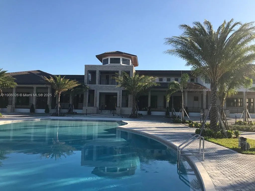 Building Photo - 8650 NW 97th Ave #204