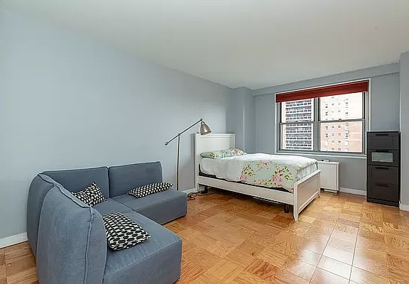 5th image of 7025 Yellowstone Blvd APT 7M