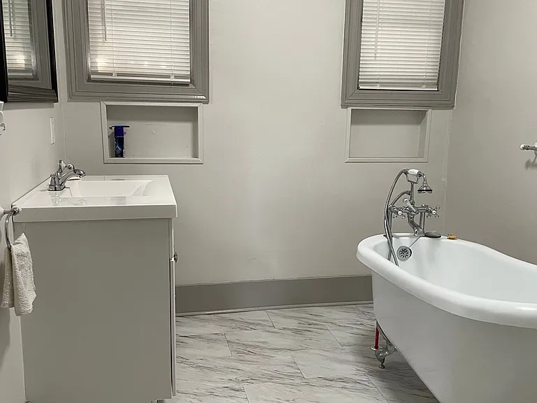 2722 Travis Ave — Photo 12
