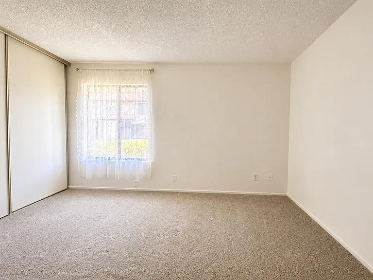 105 Del Valle Cir — Photo 7