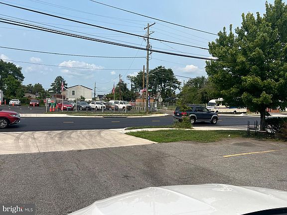 4th image of 4900 Marlboro Pike