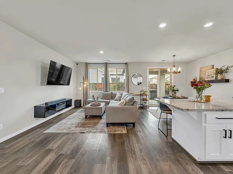 800 Daggerwing Ct — Photo 9