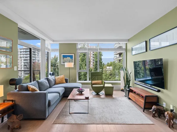 135 W 2nd St #308, North Vancouver, BC V7M 0C5