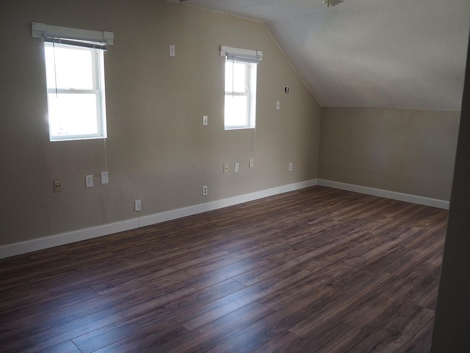Living Room/Bedroom