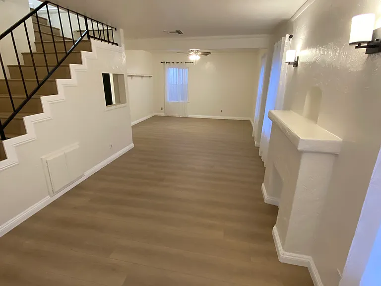 5460 Pine Ave — Photo 9