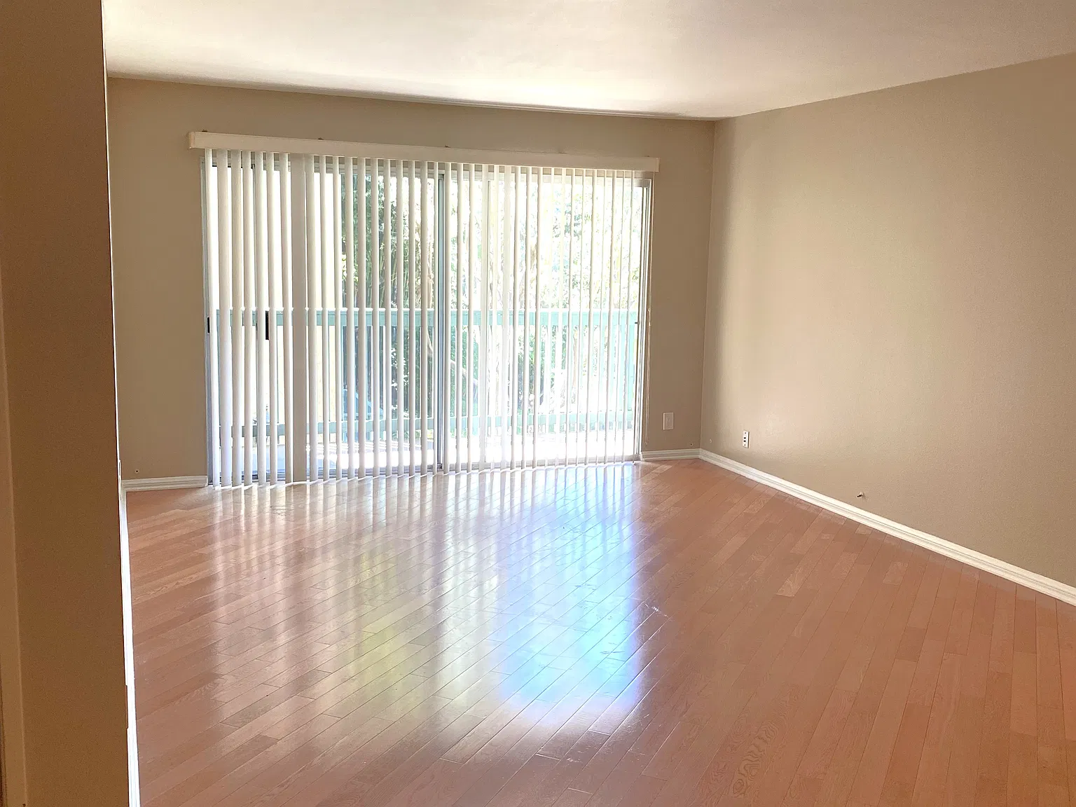 2 bed, 1028 sqft, $3,200 — Photo 2