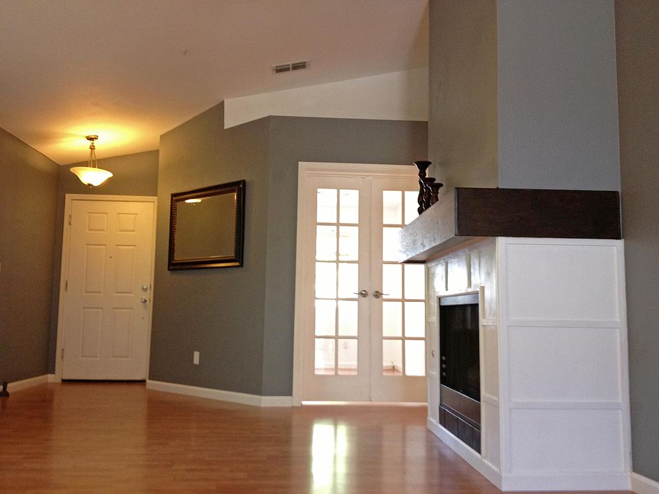 1st image of 991 Anderson Cir
