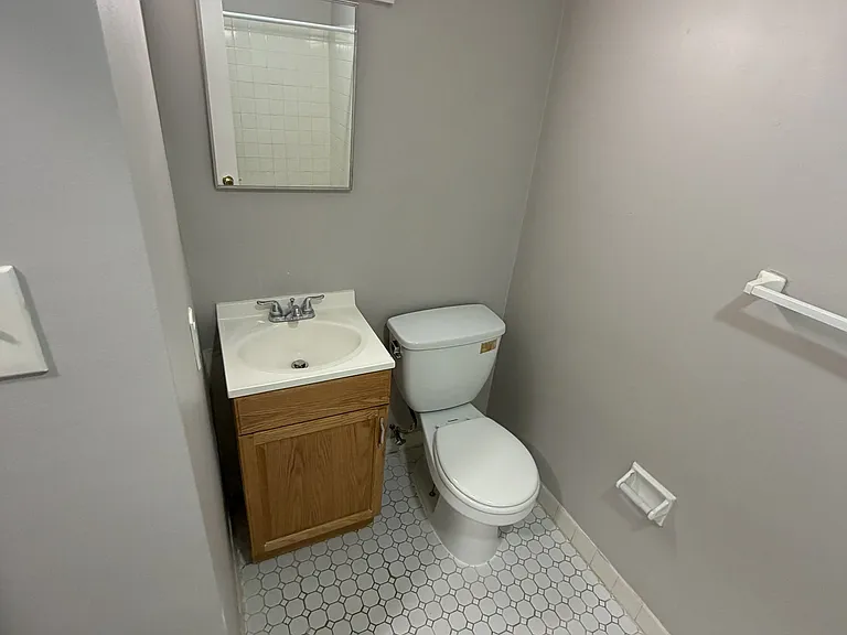 105 Lincoln St #8 — Photo 9