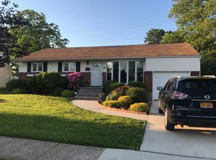 109 James St, Farmingdale, NY 11735