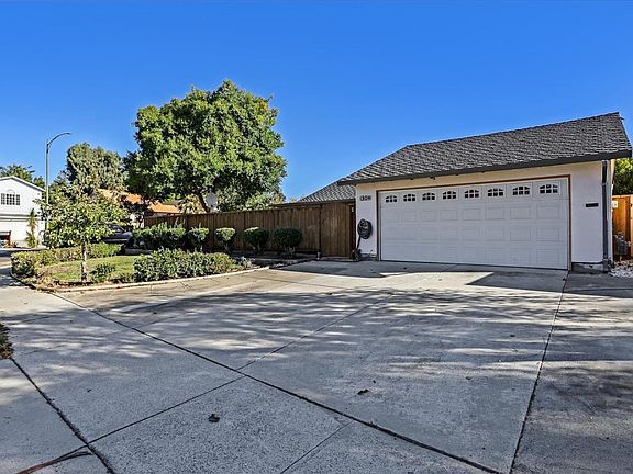 2nd image of 1304 Bonnet Ct