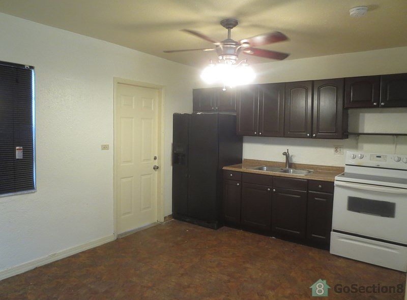 1st image of 3070 NW 17th St