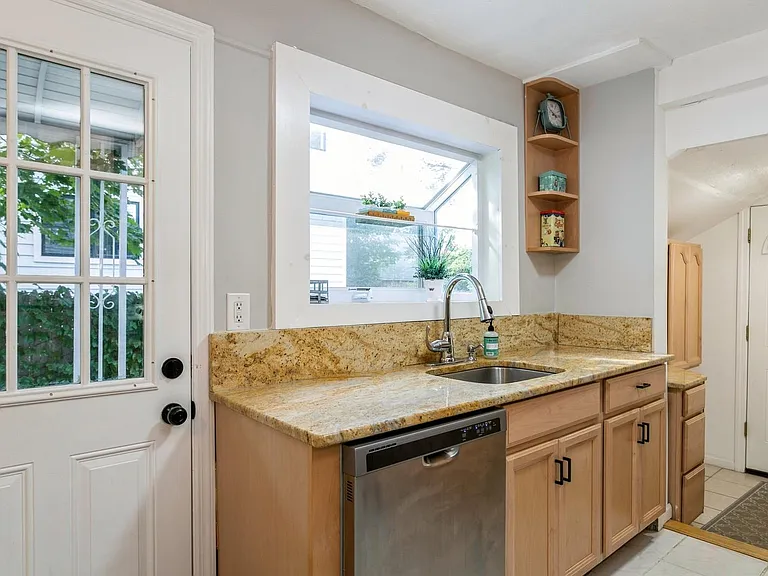 26 Pleasant Ave — Photo 9