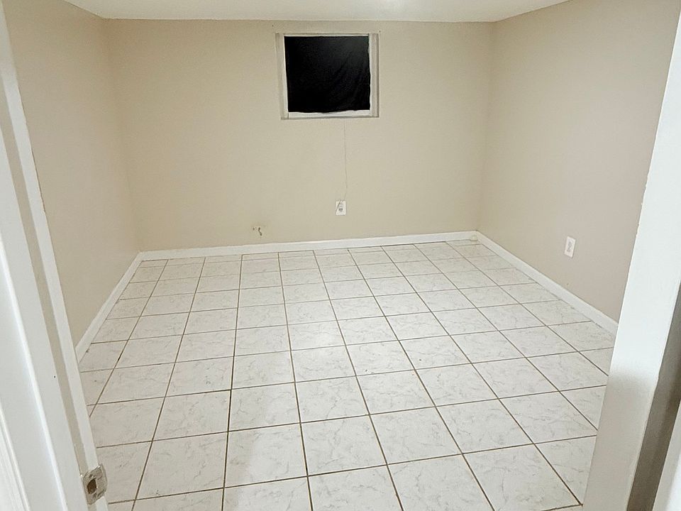 2nd image of 28 Durand Pl #Basement