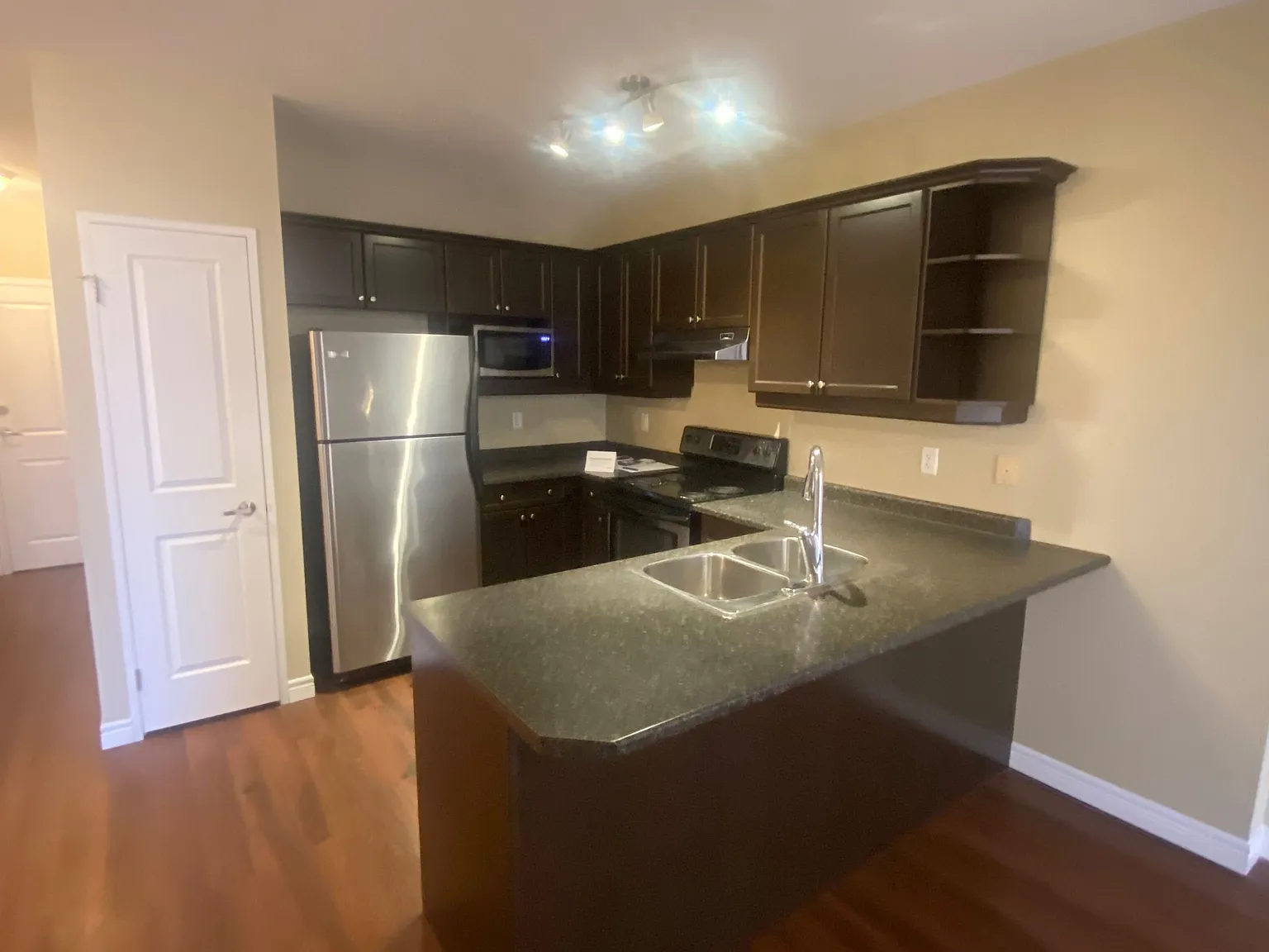 Juliana Place I Apartments — Photo 3