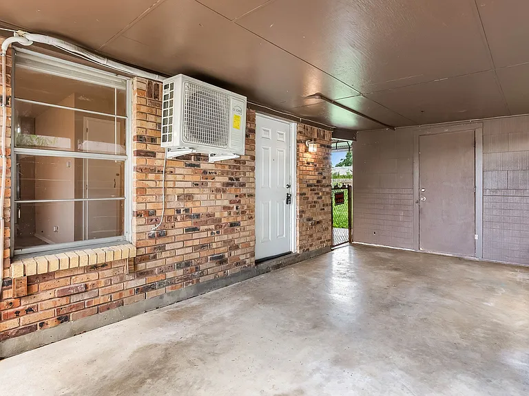 218 E Villaret Blvd — Photo 12