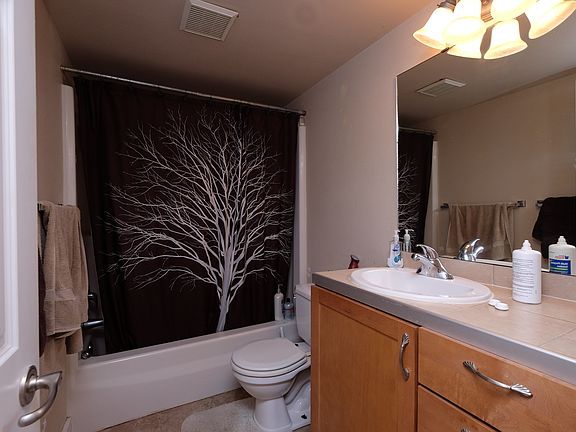 3rd image of 408 18th St