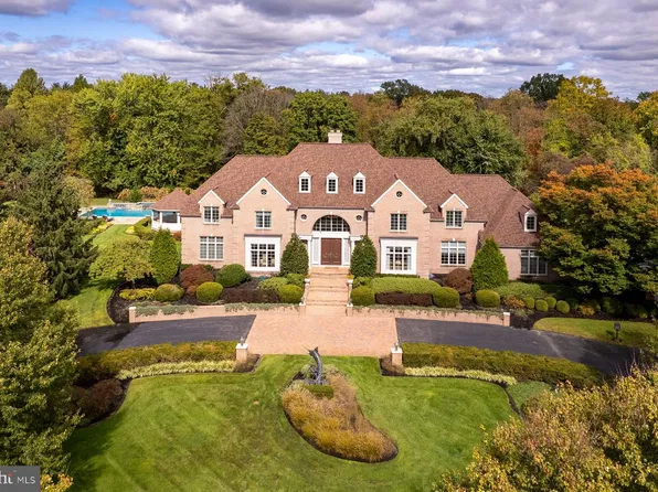 405 Pond View Dr, Moorestown, NJ 08057
