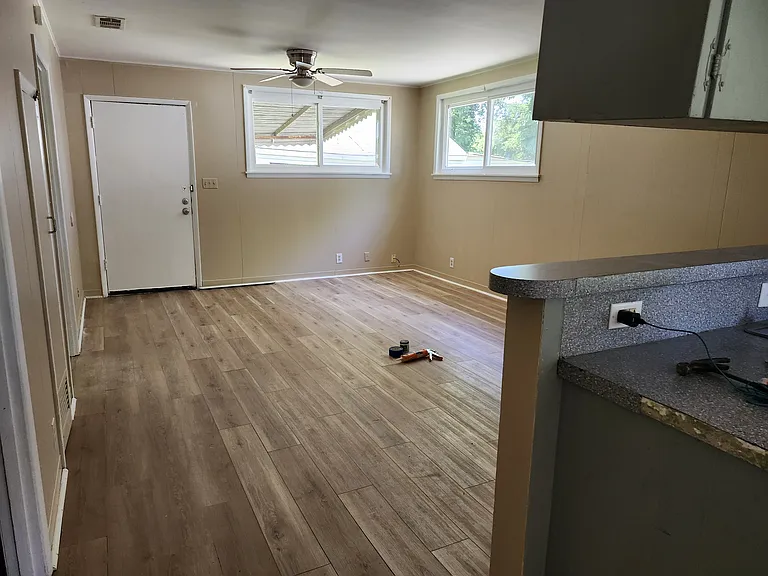 4823 Broadway Ave — Photo 17