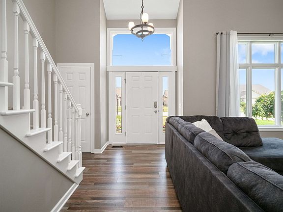 3rd image of 3027 Marguerite Dr