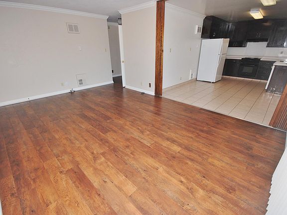 3rd image of 225 Grand Blvd #5