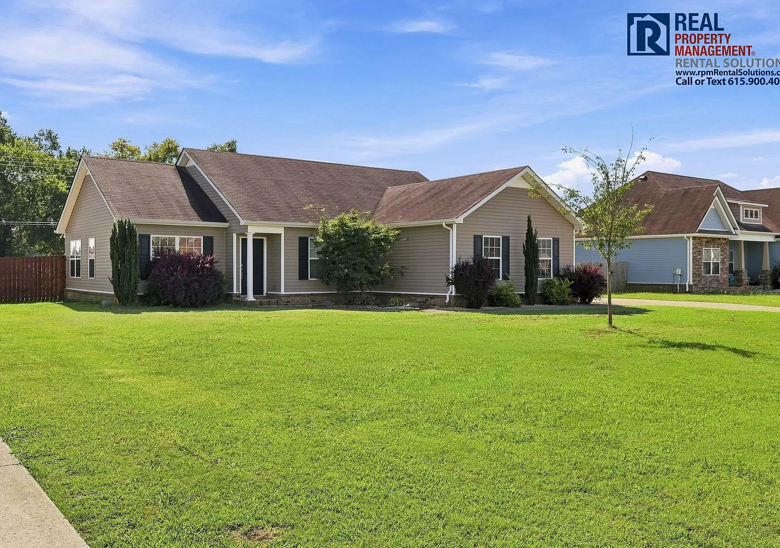 Beautiful 3bd 2 ba ranch style home with 2 car attached garage and a detached shop! — Photo 3