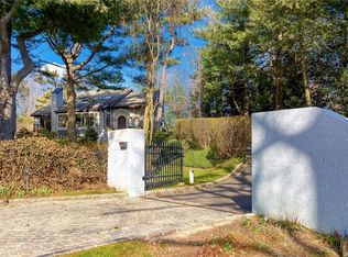 12 Cedar Ln, Sands Pt, NY 11050