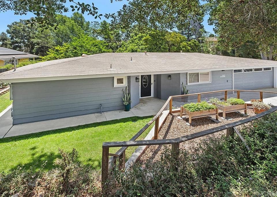 1st image of 560 Lado De Loma Dr