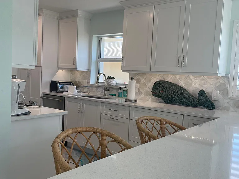 2100 Gulf Shore Blvd N #100 — Photo 8