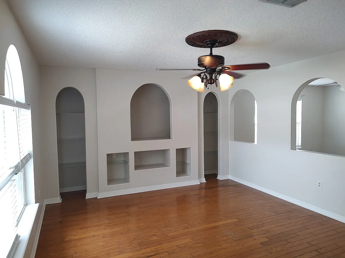 4 bed, 2.5 bath, 2215 sqft, $2,100 — Photo 3