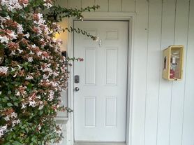 515 16th Ave W, Kirkland WA 98033 -