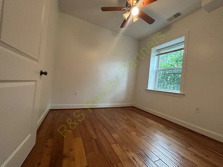 301 E 29th St #2 — Photo 9