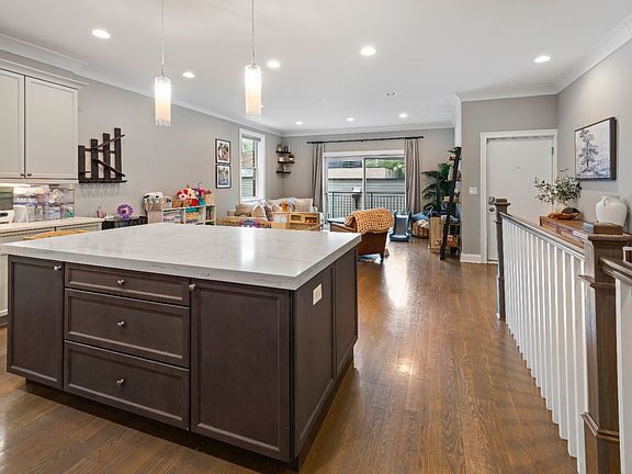 2nd image of 1513 W Diversey Pkwy #1517-1E
