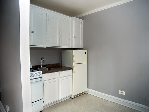 5th image of 5737 N Kenmore Ave
