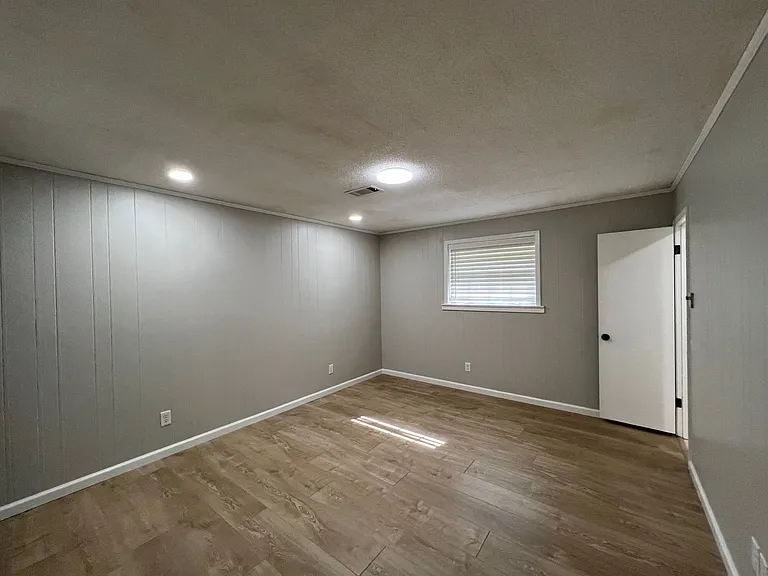 9240 & 9250 Lockhart Rd — Photo 18