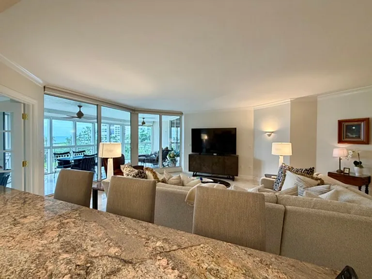 4021 Gulf Shore Blvd N #202 — Photo 10