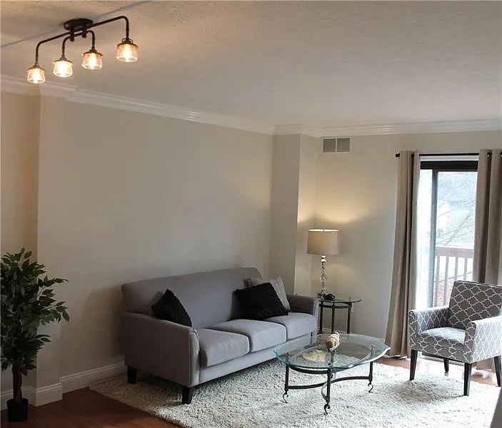2 bed, 1.5 bath, $1,800 — Photo 2
