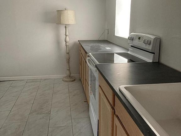 3rd image of 211 E Pike St
