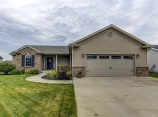 619 Garvey Ln, Chatham, IL 62629