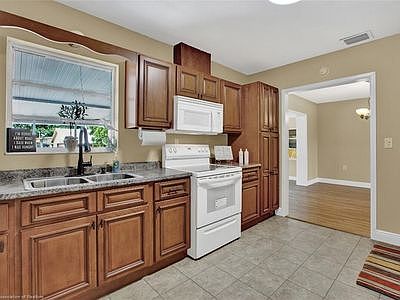 1st image of 909 Hollyhock Ct